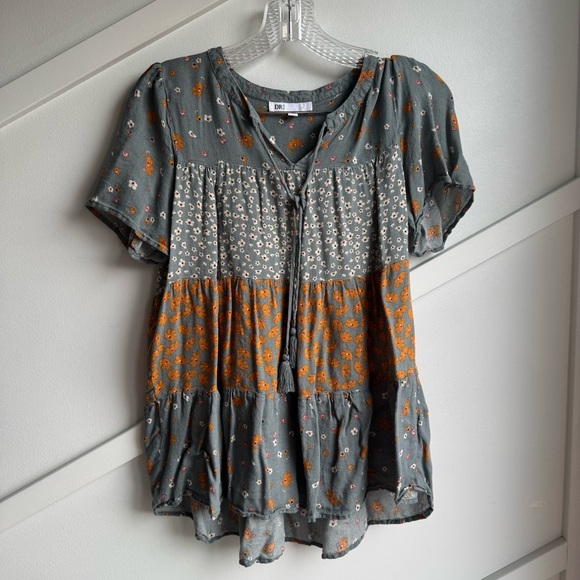 DR2 Top Womens Gray Floral Print Tassel Tie V Neck Short Sleeve Tunic size XS - Picture 1 of 4